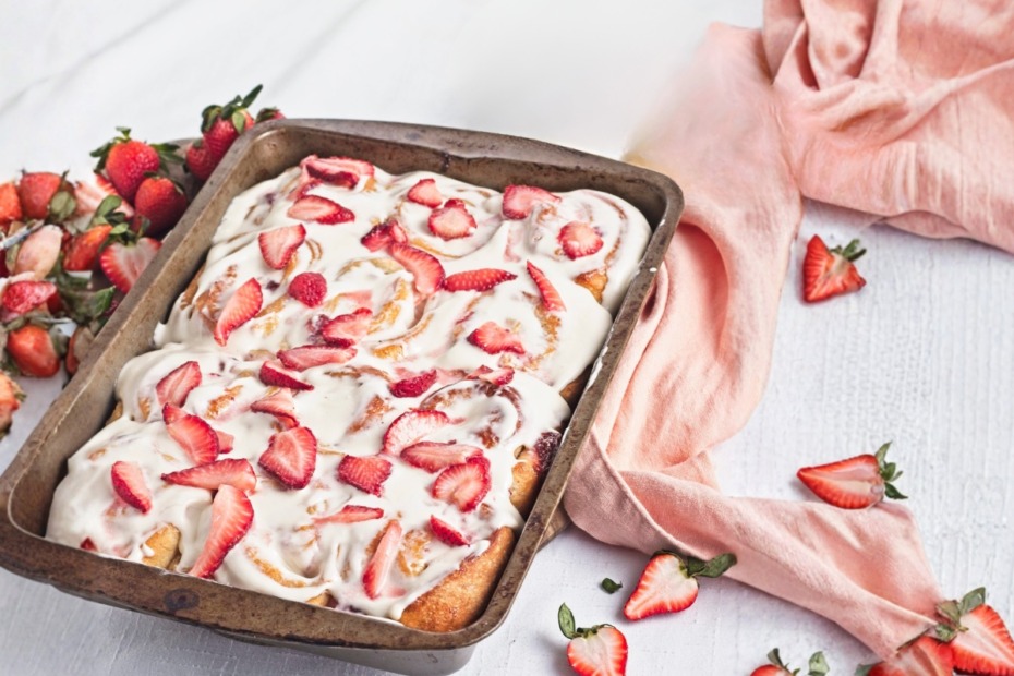 Erdbeerschnecken gebacken mit frosting