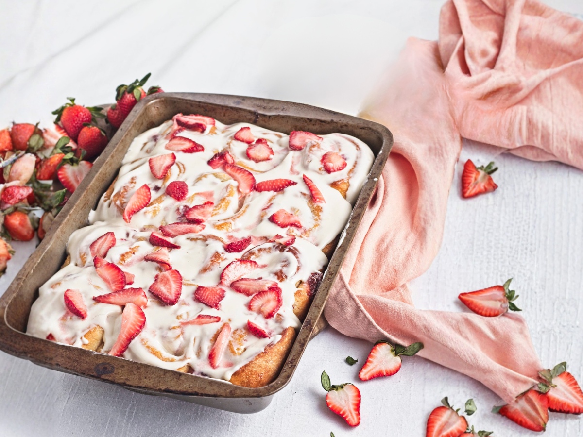 Erdbeerschnecken gebacken mit frosting