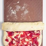 Erdbeer-Zimtschnecken mit Frischkäse-Frosting 2